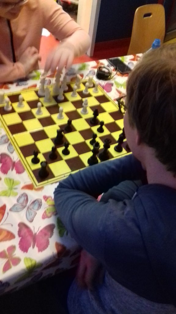 Rehabilitacja przez Szachy – wizyta szachistów w Centrum Zdrowia Dziecka